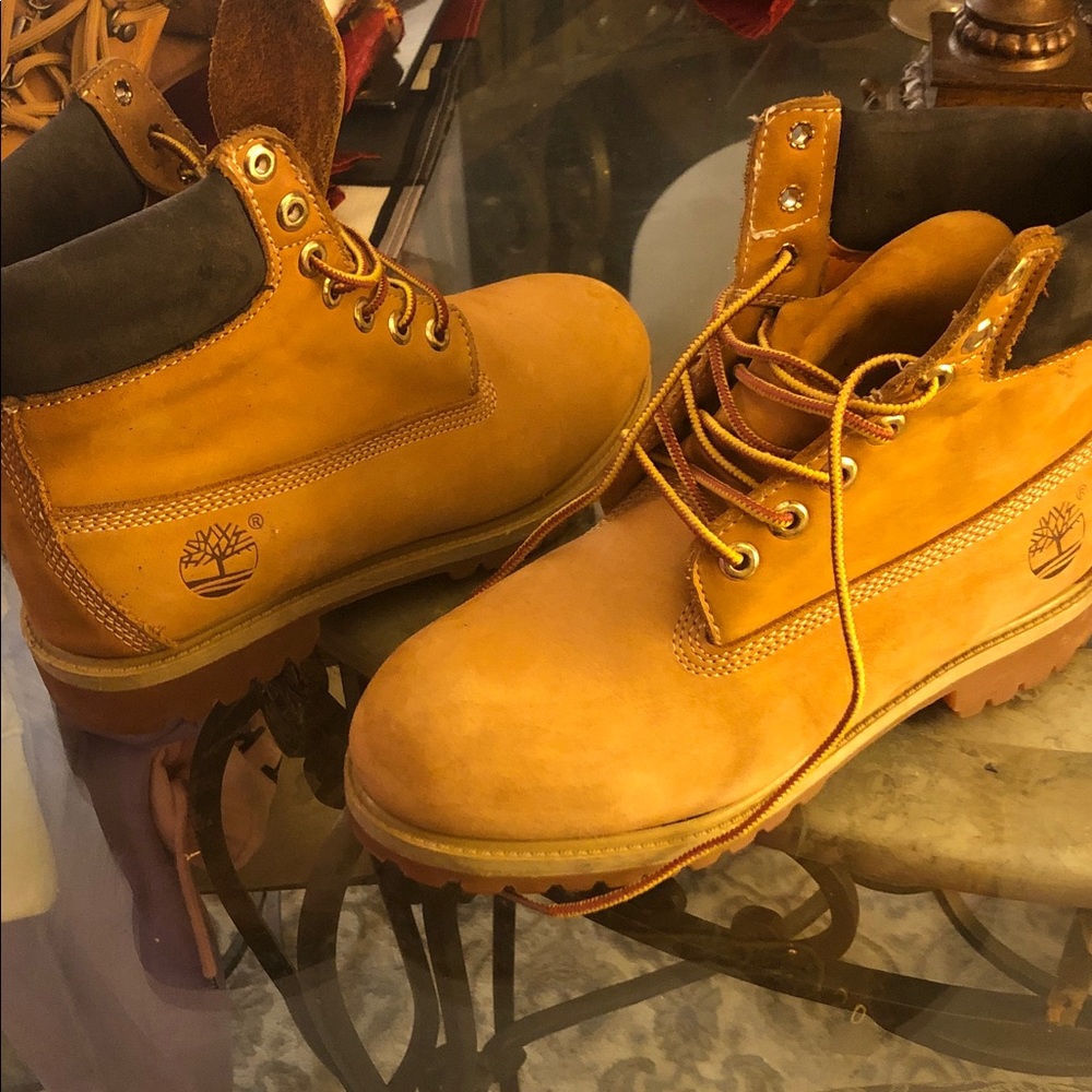 Timberland Wheat Nubuck Boots with Black Collar💝
